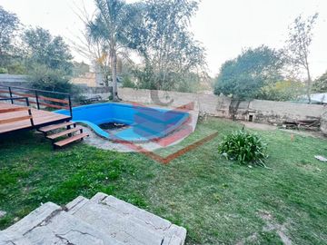 EN VENTA 2 CASAS MAS DEPARTAMENTO CON PILETA EN TANTI A DOS CUADRAS DE RUTA 28 REF: 1872