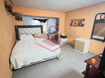 EN VENTA 2 CASAS MAS DEPARTAMENTO CON PILETA EN TANTI A DOS CUADRAS DE RUTA 28 REF: 1872