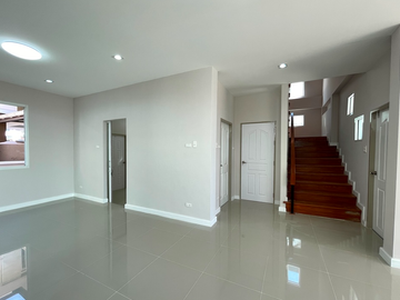 Urgent sale single house Thanwa Town Project Udon Thani-Ban Lueam Mueang Udon Thani, newly renovated, 2-story detached house, convenient transportatio