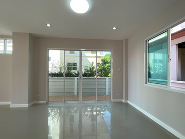 Urgent sale single house Thanwa Town Project Udon Thani-Ban Lueam Mueang Udon Thani, newly renovated, 2-story detached house, convenient transportatio