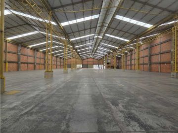 Excelente Bodega de 6854m2 en arriendo zona industrial Montevideo