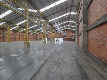 Excelente Bodega de 6854m2 en arriendo zona industrial Montevideo