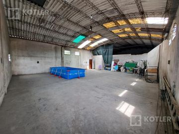 Departamento en planta alta con 2 dormitorios y amplia terraza cubierta
