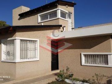 CASA EN SIQUIMAN, CON VISTA A LAS SIERRAS, A 300MTS RIO Y  800MTS DE RUTA NAC 38 REF: 1703