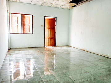 Commercial building, 2 floors, 2 units, convenient transportation. Complete utilities Thon Center Ban Chang Project