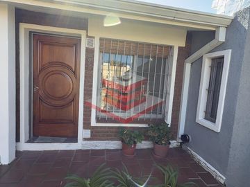CASA EN VENTA CON PILETA EN SANTA MARÍA SALIDA A DOS CALLES GAS NATURAL A 50M RUTA 38 ref 3068