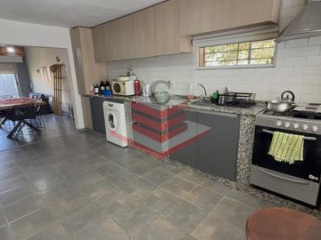 CASA EN VENTA CON PILETA EN SANTA MARÍA SALIDA A DOS CALLES GAS NATURAL A 50M RUTA 38 ref 3068