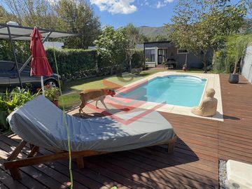 CASA EN VENTA CON PILETA EN SANTA MARÍA SALIDA A DOS CALLES GAS NATURAL A 50M RUTA 38 ref 3068