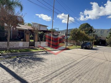 CASA EN VENTA CON PILETA EN SANTA MARÍA SALIDA A DOS CALLES GAS NATURAL A 50M RUTA 38 ref 3068