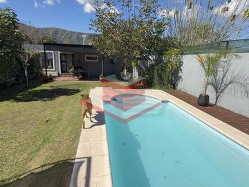 CASA EN VENTA CON PILETA EN SANTA MARÍA SALIDA A DOS CALLES GAS NATURAL A 50M RUTA 38 ref 3068