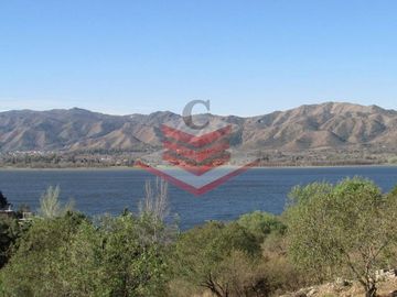 COMPLEJO DE DOS CABAÑAS  EN SIQUIMAN A 200 M DEL CENTRO Y 700M DEL LAGO  REF 696