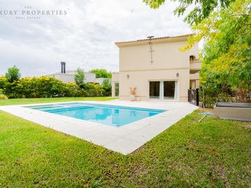 Venta Casa 5 ambientes en dos plantas, con pileta y quincho cerrado en La Reserva Cardales