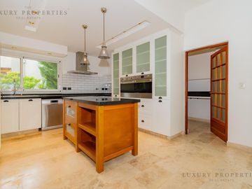 Venta Casa 5 ambientes en dos plantas, con pileta y quincho cerrado en La Reserva Cardales