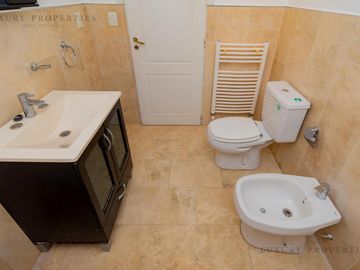 Venta Casa 5 ambientes en dos plantas, con pileta y quincho cerrado en La Reserva Cardales