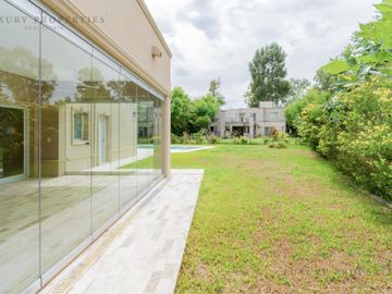 Venta Casa 5 ambientes en dos plantas, con pileta y quincho cerrado en La Reserva Cardales