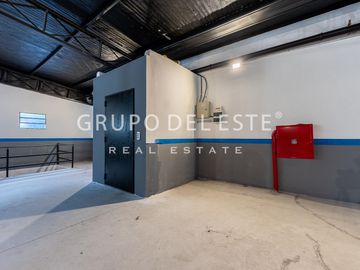 Depósito en Flores