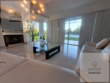 VENTA, CASA A LAGUNA, POSADA DE LOS LAGOS al 100