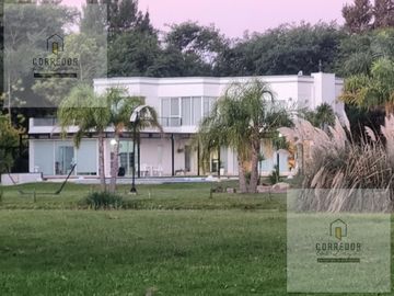 VENTA, CASA A LAGUNA, POSADA DE LOS LAGOS al 100