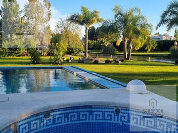 VENTA, CASA A LAGUNA, POSADA DE LOS LAGOS al 100