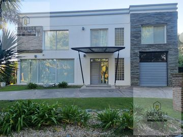 VENTA, CASA A LAGUNA, POSADA DE LOS LAGOS al 100