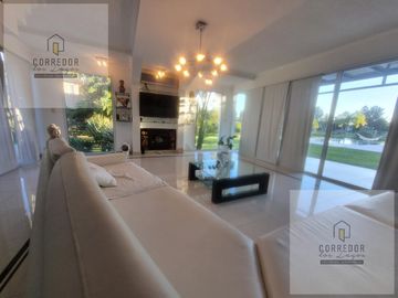 VENTA, CASA A LAGUNA, POSADA DE LOS LAGOS al 100