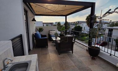 Casa en venta con roof garden y en privada con Alberca en Juriquilla a precio de oportunidad!