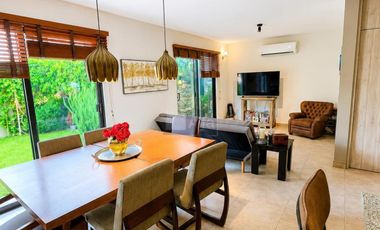 Casa en venta con roof garden y en privada con Alberca en Juriquilla a precio de oportunidad!
