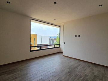 Casa en Venta fraccionamiento privado con caseta de vigilancia a 7 minutos Centro Comercial Altozano