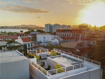 VENTA DE APARTAMENTO AMOBLADO EN PH MASIÓN BALUARTE EN CASCO ANTIGUO