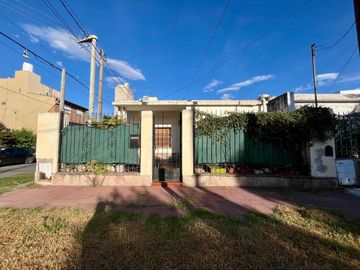DUPLEX + CASA ALTO ALBERDI C/RENTA OPORT. INVERSOR