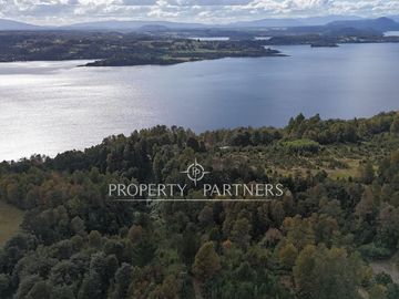 Parcela con vista al Lago Panguipulli y Volcán Villarrica - Playa Monje