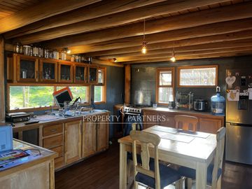 Se Vende Casa de Arquitectura Chilota amplio terreno de 5.000 m² en Llicaldad, Castro