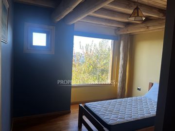Se Vende Casa de Arquitectura Chilota amplio terreno de 5.000 m² en Llicaldad, Castro