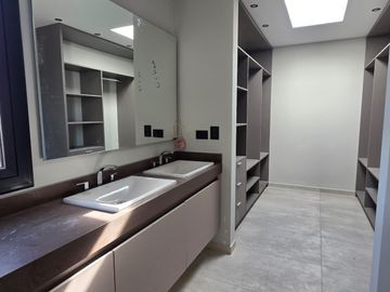 Casa en venta en La Luisita 4 dormitorios