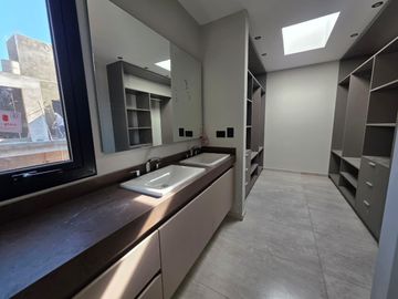 Casa en venta en La Luisita 4 dormitorios