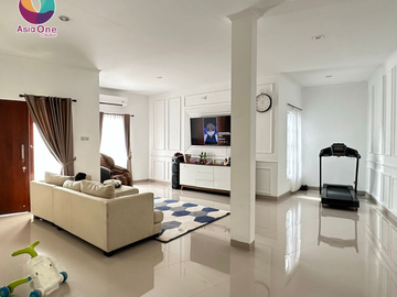 Dijual Rumah Mewah Cantik Semi Furnished SHM Puri Sriwedari Cibubur