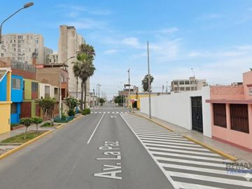 Casa Como Terreno En Excelente Ubicacion Av. Sta. Rosa C/ La Paz - La Perla