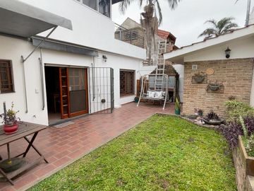 VENTA CASA 4 AMBIENTES EN VILLA ADELINA