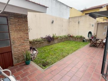 VENTA CASA 4 AMBIENTES EN VILLA ADELINA