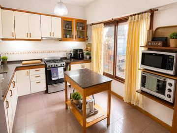 VENTA CASA 4 AMBIENTES EN VILLA ADELINA