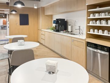 Alquiler de oficinas bellamente diseñadas para 5 personas en Spaces Americas 1586