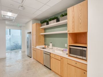 Alquiler de oficinas bellamente diseñadas para 4 personas en MONTERREY, Torre Obispado