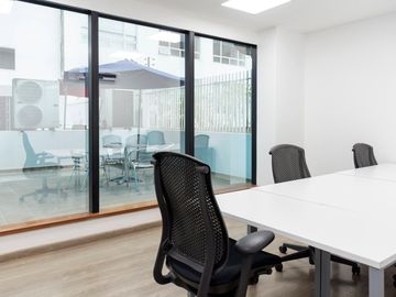 Espacio de oficina en renta para 5 personas en Bogota, Equidad