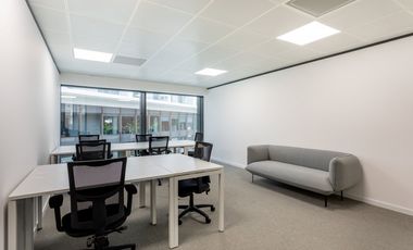 Alquiler de oficina abierta bellamente diseñada para 15 personas en Bogota, Connecta 80
