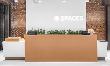 Alquiler de oficina abierta bellamente diseñada para 15 personas en Bogota, Connecta 80