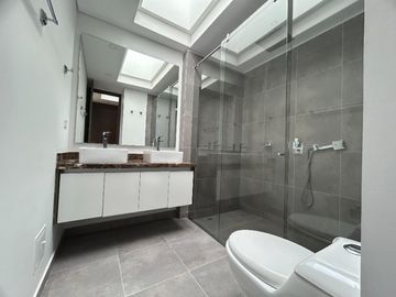 Casa en venta de 3 habitaciones con patio en Cota, Variante Cota-Chia.
