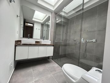 Casa en venta de 3 habitaciones con patio en Cota, Variante Cota-Chia.