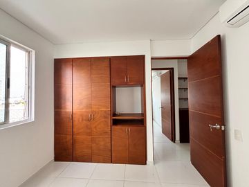 Apartamento en venta de 3 habitaciones con balcón en Cartagena, Manga.