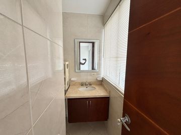 Apartamento en venta de 3 habitaciones con balcón en Cartagena, Manga.