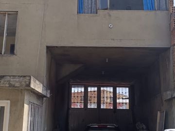Casa en venta de 3 habitaciones en Bogotá, Centenario.